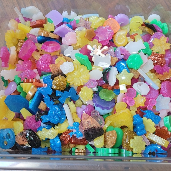 1 Bag (100 pcs) Mini-Small Resin Flatback Charms Cabochons Mix - Picture 2 of 5
